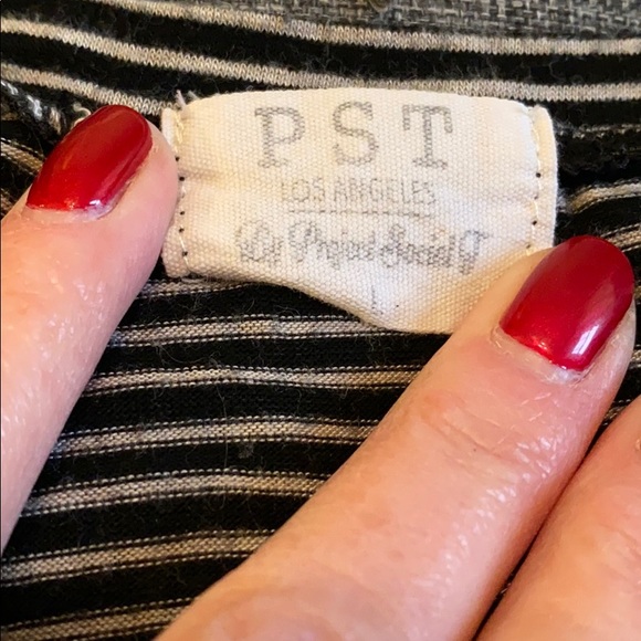 PST Cold Shoulder top - large - Picture 5 of 6